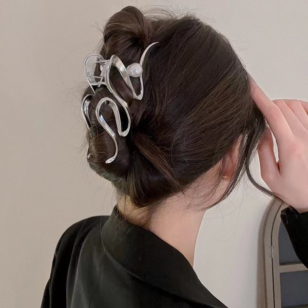 Pince à cheveux géométrique pour femmes, Style coréen, couleur or argent, grandes vagues de perles en métal, accessoires, pince à crabe, bijoux pour couvre-chef