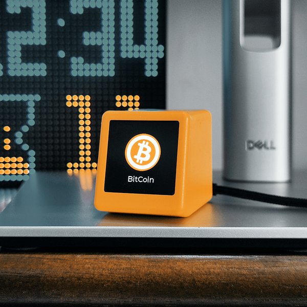 Bitcoin Aktienkurs Display Tracker Ticker Krypto währung in Echtzeit auf Desktop-Gadget BTC Eth Doge Wetter uhr