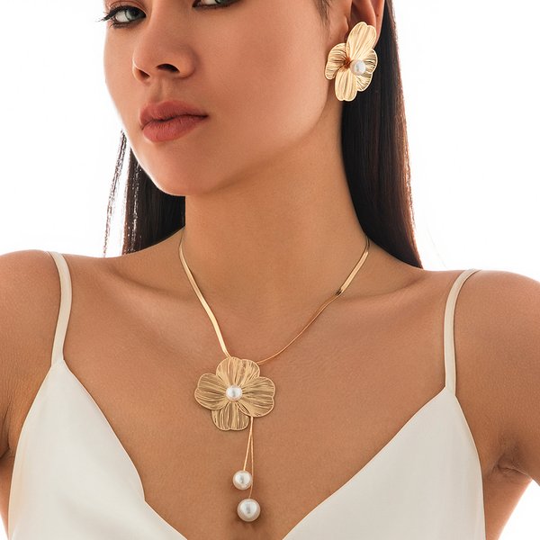 Ingemark romantique fleur pétale Imitation perle pendentif collier ras du cou boucles d'oreilles femmes à la mode Kpop serpent chaîne ensemble de bijoux