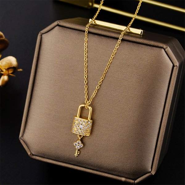 Nouveau Design sens lumière luxe Zircon cristal serrure clé pendentif en acier inoxydable colliers pour femmes Sexy fête cou chaîne bijoux