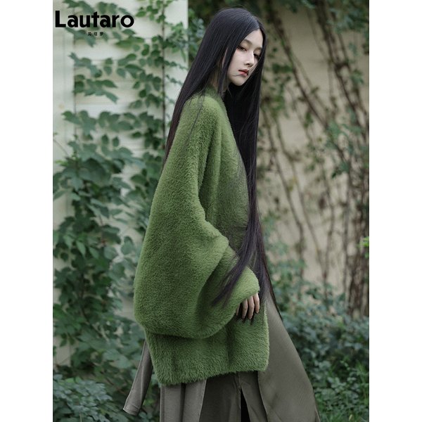 Manteau en fausse fourrure verte épaisse et chaude Lautaro pour femme, collection automne-hiver, coupe oversize, col en V profond, manches chauve-souris, chic et luxueux, veste moelleuse 2026