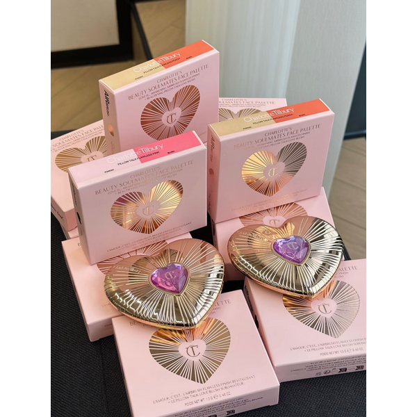Charlotte Tilbury Air Cushion Foundation Leichtgewichtig mit Dewy-Finish Langanhaltend Herzförmiger Puder-Rouge Schimmernd 2-in-1 Make-up
