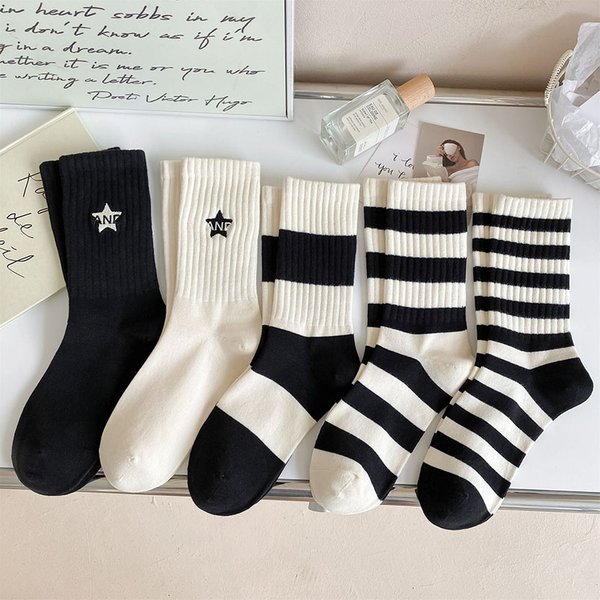 damen socken sneaker socken damen 5 Paar schwarz-weiß gestreifte Damen socken mit minimalisti schem Stil und bestickten Pentagramm-Damen-Sports ocken aus Baumwolle