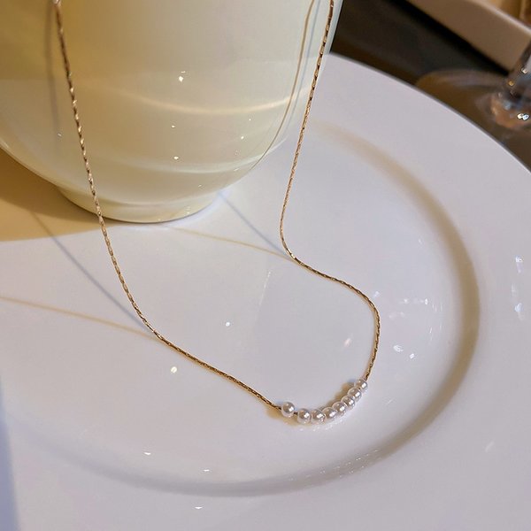 Collier de perles artificielles à la mode pour femmes, collier simple et élégant avec chaîne en métal doré, bijoux d’été pour le cou, idées cadeaux.