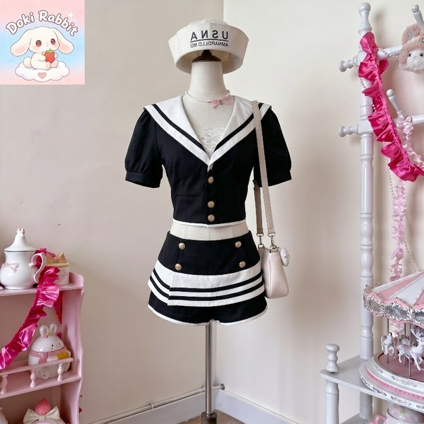 Sommerliches amerikanisches Retro-Uniform-Set für Damen, 2-teilig, mit Marinekragen, eng anliegendem kurzem Oberteil und kontrastfarbenem Minirock mit niedriger Taille