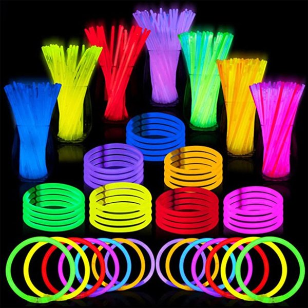 Lot de 100 bâtons lumineux fluorescents de 20 cm, fournitures de fête en vrac, bâtons lumineux brillants, accessoires pour concerts et soirées, brillent dans le noir