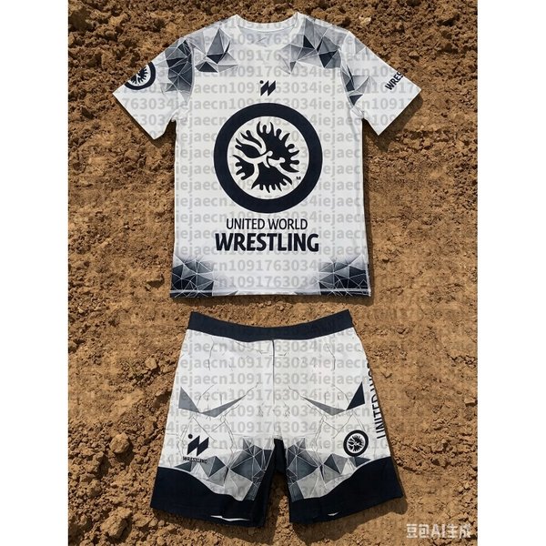 2026 Neues Sommer-Herren-Set für United World Wrestling Sportbekleidung: Kurzarm-T-Shirt und Shorts für MMA-Training, Leichtgewicht