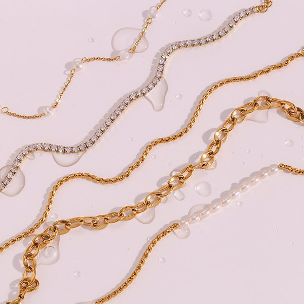 E.B.belle Edelstahl PVD-beschichtete wasserdichte Fußkettchen mit Strass, Zirkonia und Süßwasserperlen in Goldfarbe für Damen
