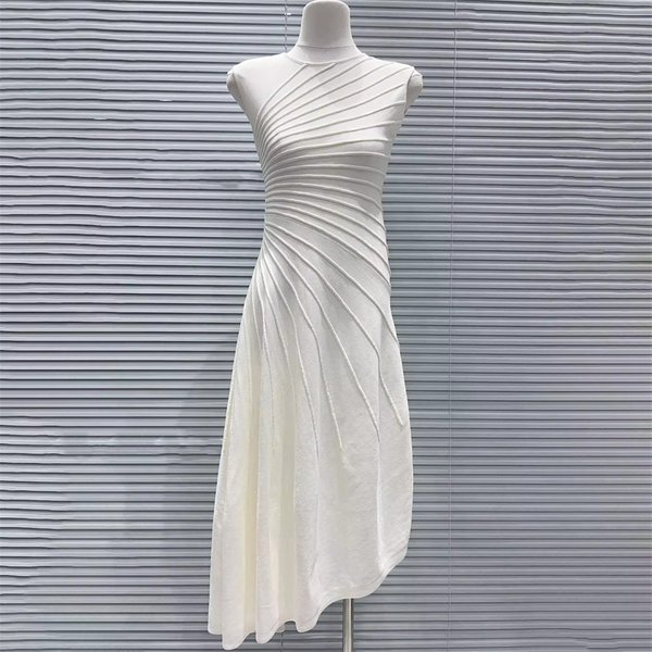 Frühling Neue frauen rundhals Asymmetrische Streifen Ärmelloses Strickkleid Hohe Qualität Mode Elegante Elastische Slim Fit Kleid