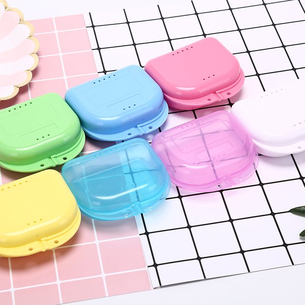 1 Pc Mehrere Farben Mini Prothese Lagerung Box Dental Retainer Sauber Container Kunststoff Oral Hygiene Liefert Dental Gerät