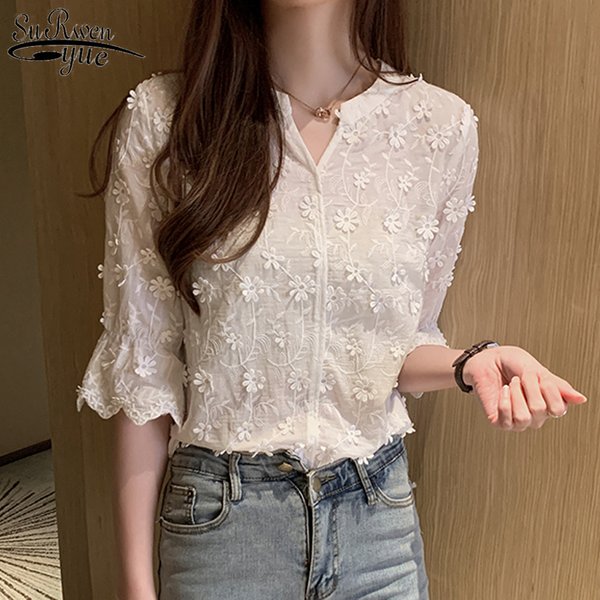 Chemisier en dentelle brodée à fleurs creuses pour femmes, chemise blanche élégante, demi-manche, col en V, crochet, vêtements d'été, mode, 2023, 9638