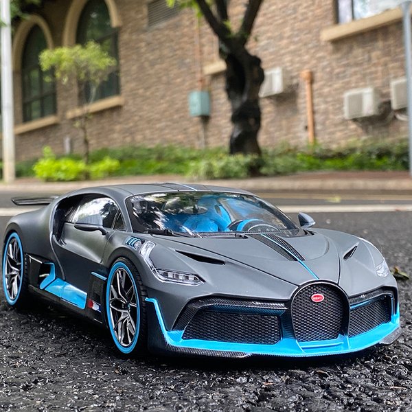 1:32 Bugatti Veyron Divo Alloy Sports Car Model Diecast Metal Toy Vehicles Car Model Simulation Sound Light Collection Kids Gift