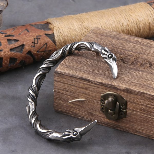 Bracelet tête de corbeau de Viking Odin en acier inoxydable torsadé, manchette ouverte, amulette de mythologie nordique pour hommes avec boîte en bois