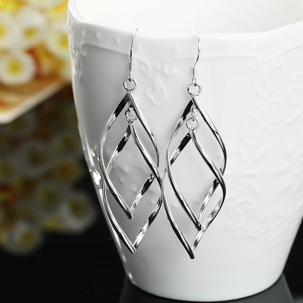Boucles d'oreilles longues couleur argent pour femmes, breloques de haute qualité, élégantes, à la mode, bijoux de fête de mariage, cadeaux de noël