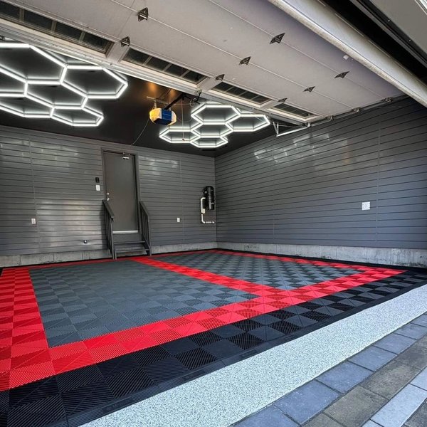 Dalles de sol modulaires antidérapantes et emboîtables pour garage – Tapis de sol en plastique PP/PVC pour ateliers et centres de detailing automobile