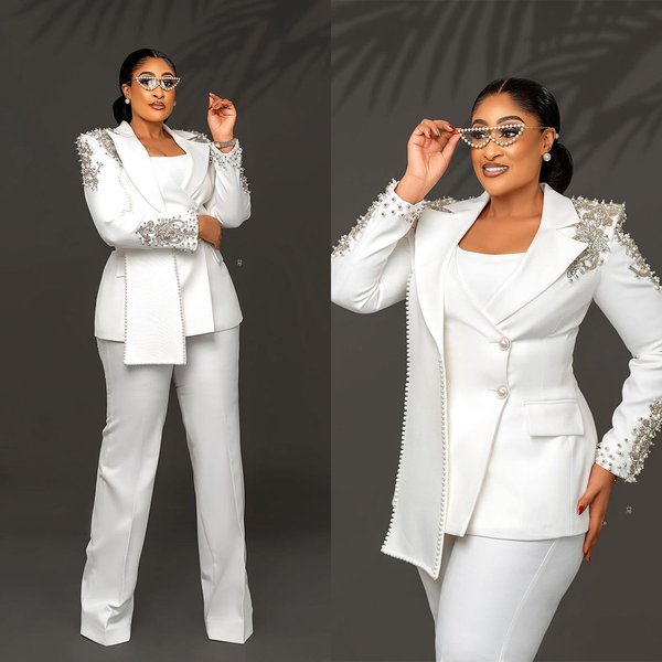 Costume Blazer et Pantalon Blanc avec Perles pour Femme, Design Unique Personnalisé, Vêtements d'Invités, Coupe Cintrée, 2 Pièces