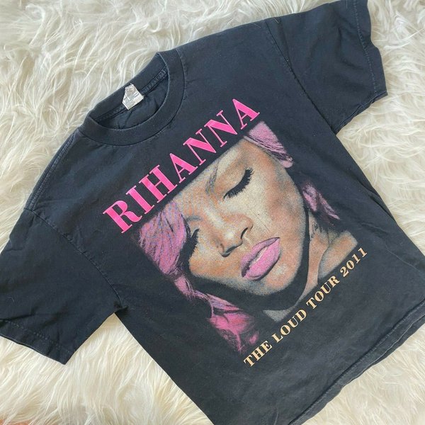Rihanna The Loud Tour 2011 T Shirt, Rihanna Graphic Tee-image