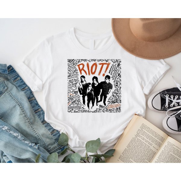Paramore Riot Album Cover T-Shirt Funny Vintage Gift-image