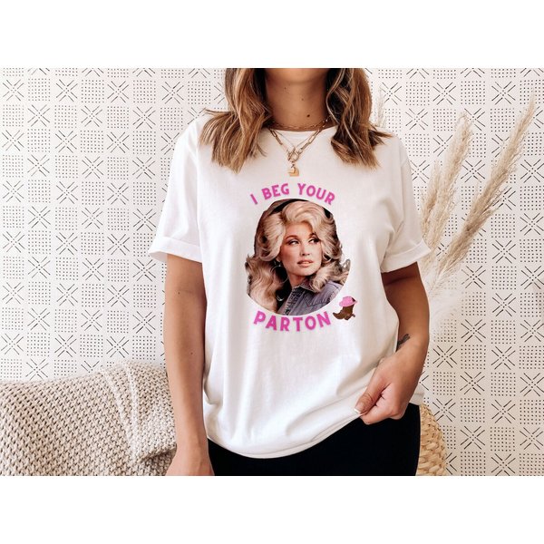 I Beg Your Parton Dolly Parton T-shirt