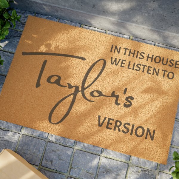 Taylo Version Doormat | In This House We Listen To Taylo Version