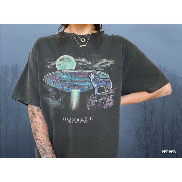 Vintage Y2K Roswell New Mexico T Shirt | Unisex Ufo Moon Wolf Black New Mexico Travel T-Shirt-image