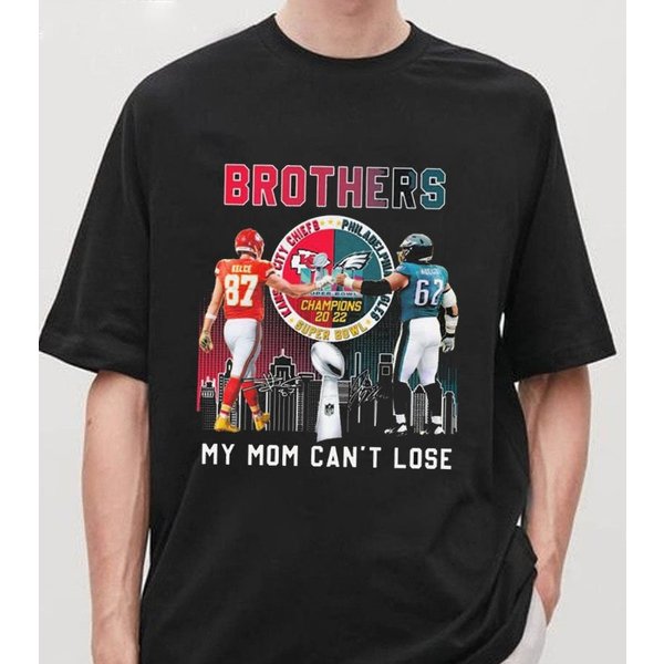 Travis Vs Jason Kelce Brothers My Mom Cant Lose T-Shirt-image