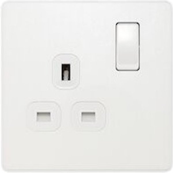 BG 13a 1 Gang Plastic Switched Socket PCDCL21W-01