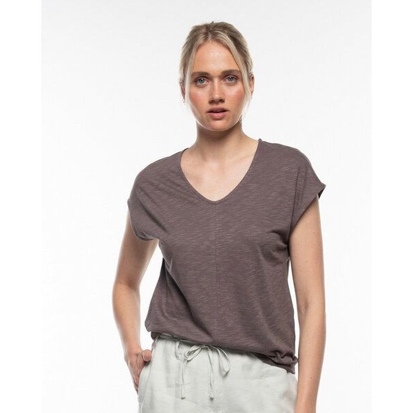 Alma & Lovis Legeres V-Shirt aus leichter Bio-Baumwolle / EcoVero | Flamé V