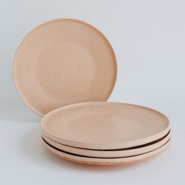 NAKOA Dessertteller Keramik 4er Set | Handgefertigtes Steingut Geschirrset | Langlebig & Spülmaschinenfest | Mikrowellengeeignet | Hochwertige große Teller | Modernes Design | 22,5 x 2,5cm