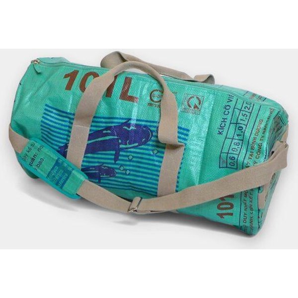 REFISHED fair fashion Tasche 'SPORTY BAG' - upcycelte Fischfuttersäcke