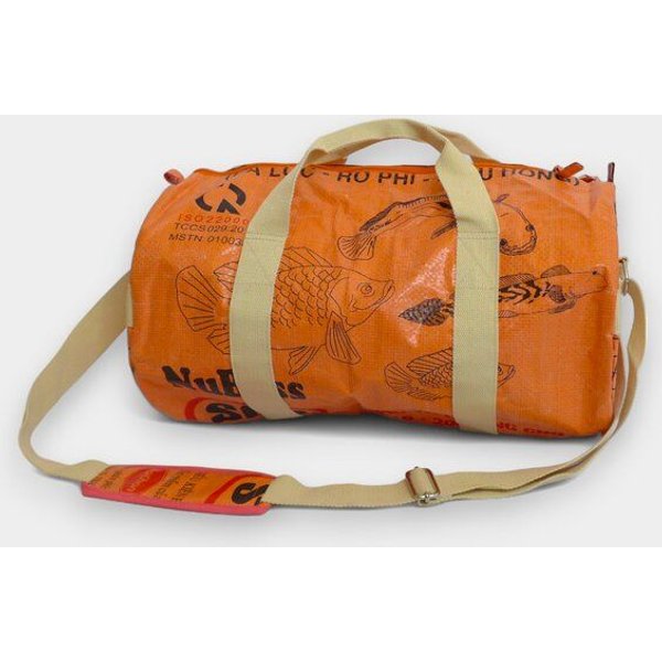 REFISHED fair fashion Tasche 'SPORTY BAG' - upcycelte Fischfuttersäcke