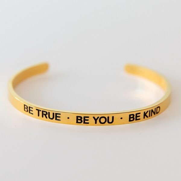 Divasya Armreif mit Gravur | vergoldet | "Be true - be you - be kind"