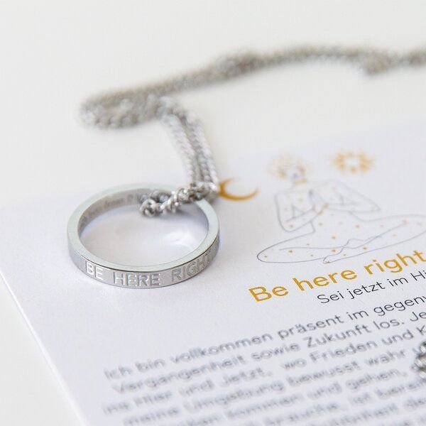 Divasya Silberne Kette mit Ring | Be Here Right Now