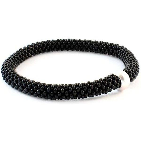 Sakiba Armband Connected