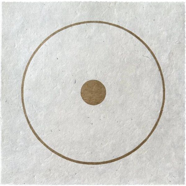 Veskor Cassiopeia CENTRAL ORBIT Linoldruck | 22 × 22 cm | Gold auf Naturweiß