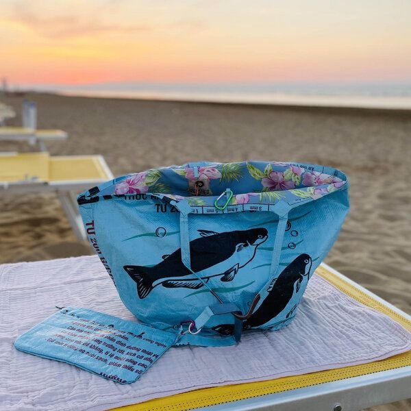 REFISHED fair fashion Tasche 'SOULMATE WATERPROOF' Limitierte Edition! - upcycelte Fischfuttersäcke