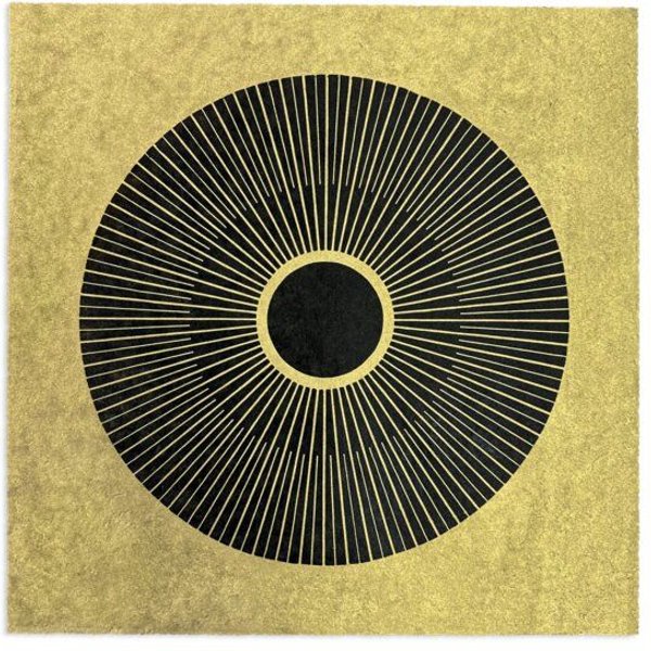 Veskor Cassiopeia CENTRAL SUN Sonnen Linoldruck | 40 × 40 cm | Schwarz auf Gold
