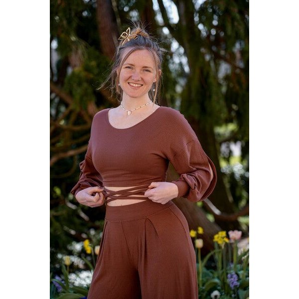 Vivien Joy Flower Pulli mit Schlitzen an den Ärmeln - Farrah