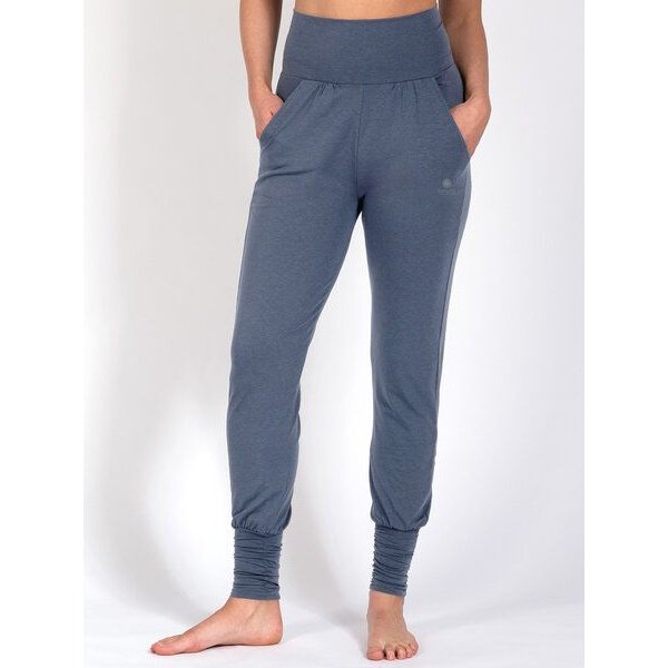 Magadi Yoga- und Wohlfühlhose Paula aus weichem Naturmaterial, mit Taschen