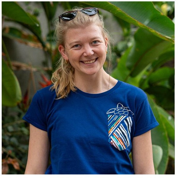 Kipepeo-Clothing BABY-TURTLE Frauen T-Shirt mit Brusttasche Mitternachtsblau Made in Africa