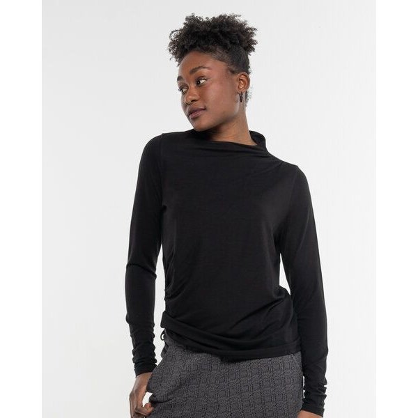 Alma & Lovis Stylisches Langarmshirt aus fließendem EcoVero | Pique Shirt