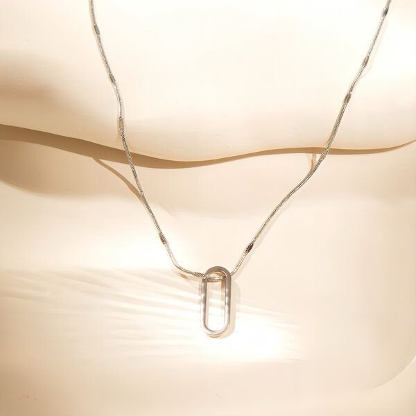ELEKTROPULLI Superfeine zeitlose Kette 1mm schmal mit grafischem Oval Anhänger, Set mit Ohrringen