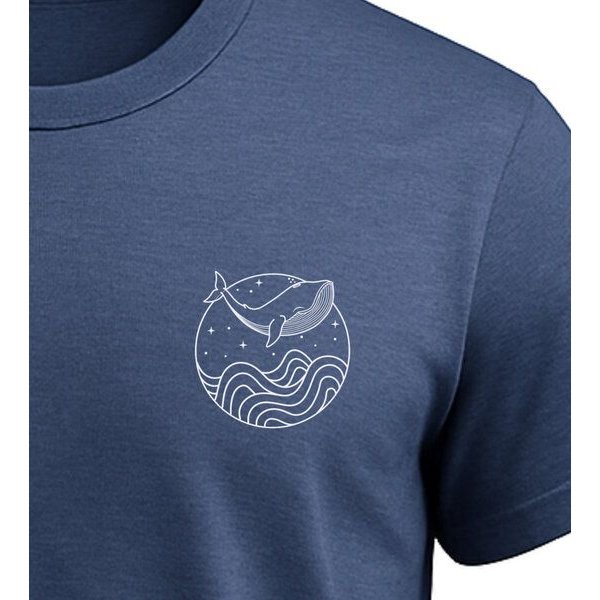vis wear Wal zwischen Ozean und Wellen – Organic Shirt