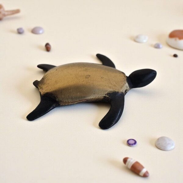 Moogoo Creative Africa Schildkröte Baby Meeresschildkröte aus Bronze | by Issouf Iboudou