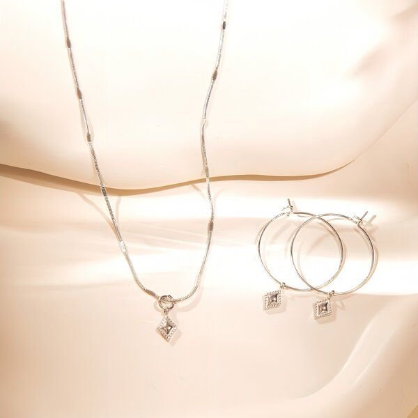 ELEKTROPULLI Superfeine zeitlose Kette 1mm schmal mit mini Ornament Anhänger, Set mit Ohrringen