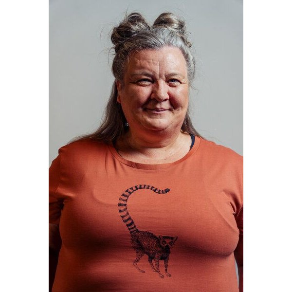 NanMa Shirt Lemur | Bio-Baumwolle | lokal handbedruckt in Österreich | Damen | loose fit | braun | orange