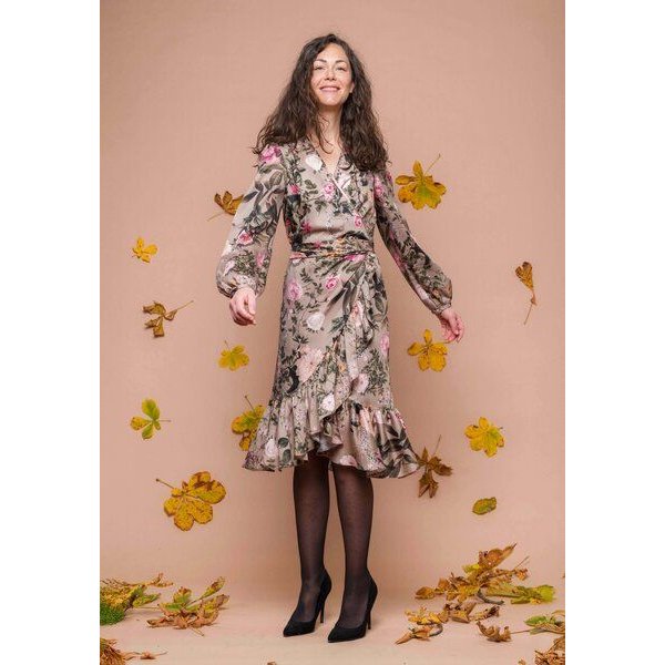 Atelier SNOW Wickelkleid Rosalie aus LENZING ECOVERO Viscose-Satin