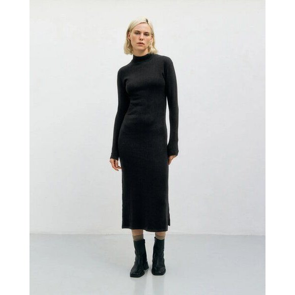 Rotholz Mock Neck Kleid aus Rippenstrick