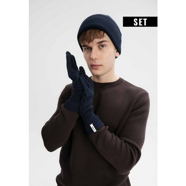 MELA Bundle Feinstrick Mütze HIMMAT + Strick Handschuhe RISHI