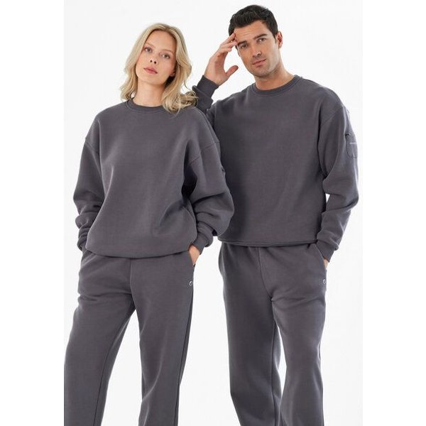 ORGANICATION SAYLORR | Essentials Travel Unisex Sweatshirt aus Bio-Baumwolle und recyceltem Polyester